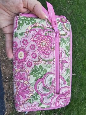 EUC Vera Bradley Pink Green Floral Zip Wristlet Clutch